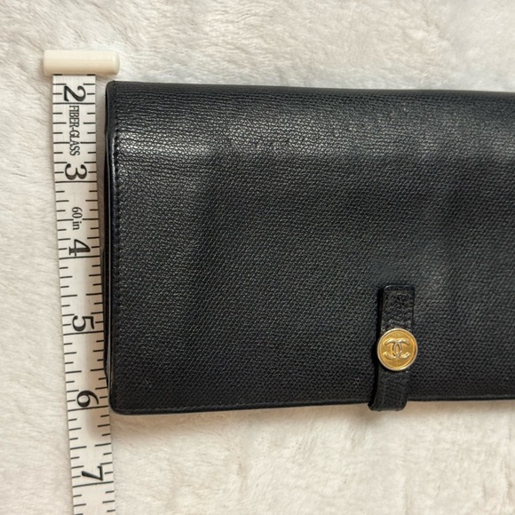 Chanel Wallet with Gold Logo - Picture 5 of 15